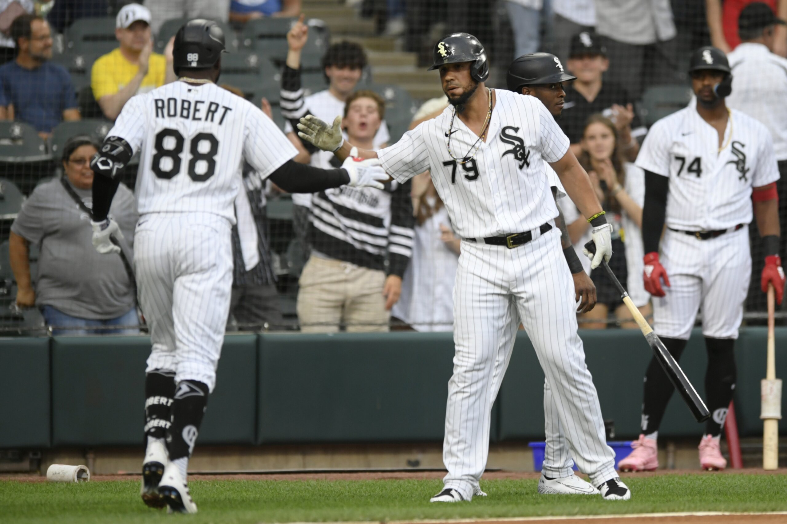 Detroit Tigers 3B Jeimer Candelario departs vs. Cubs with knee injury