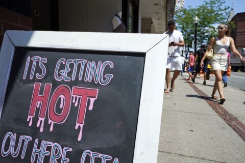 How to stay cool and safe during a heat wave, according to experts