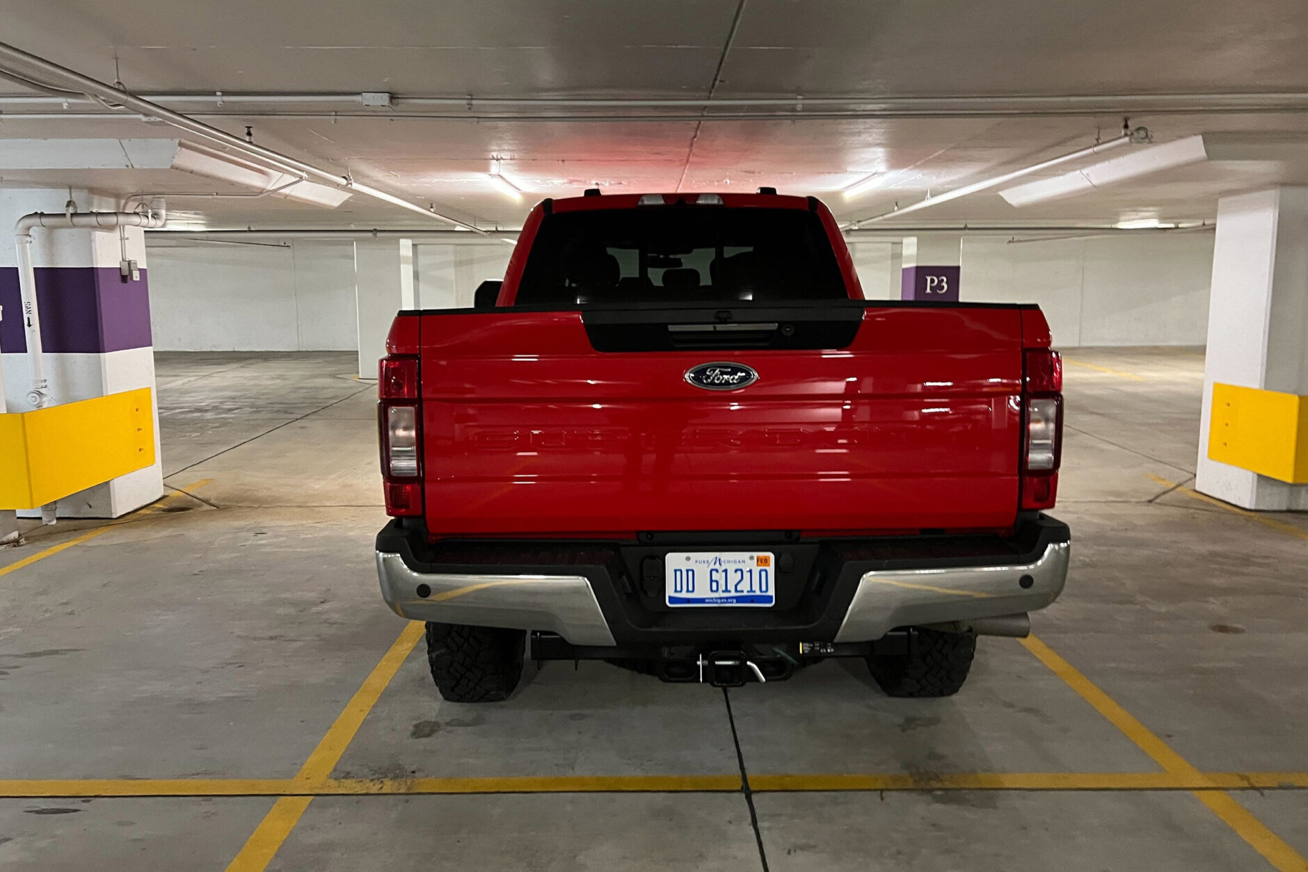 <p>With a 2-inch lift, the F-250 sits even higher than the already tall heavy-duty pickup.</p>
