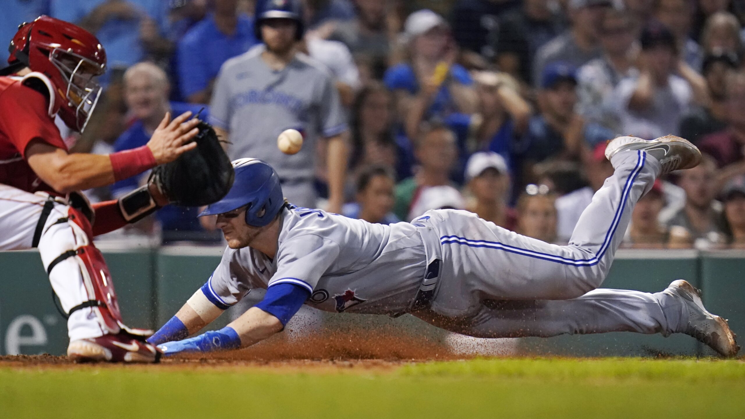 What happened to Danny Jansen? Blue Jays catcher leaves field in 5th inning  vs Rays