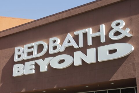 Report: Bed Bath & Beyond executive jumped to his death from apartment balcony