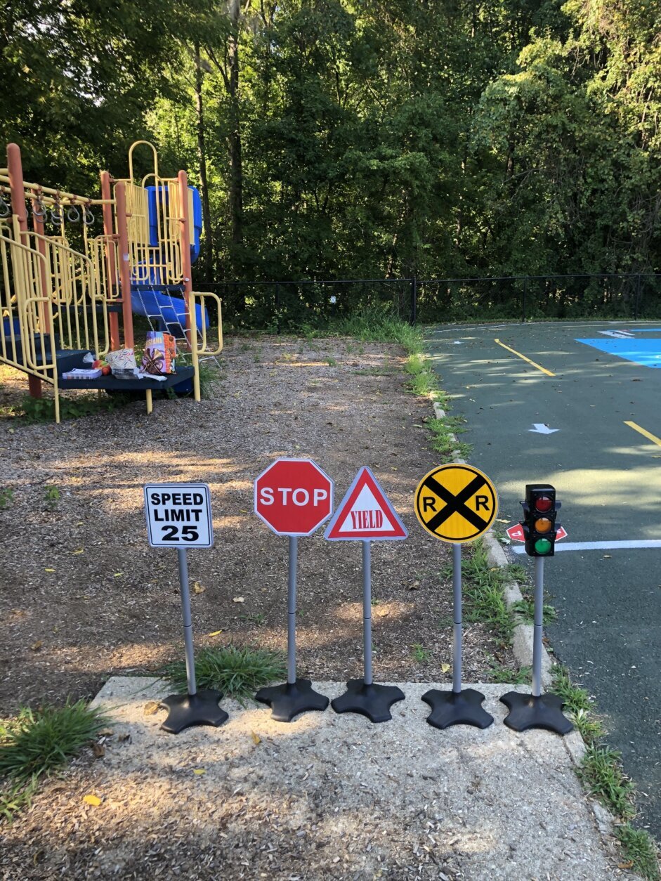 Signs and displays in the traffic garden outside Perrywood Elementary School in Largo, Maryland. (WTOP/Dick Uliano)