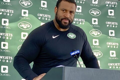 Jets’ Brown out with shoulder injury, Fant to start at LT