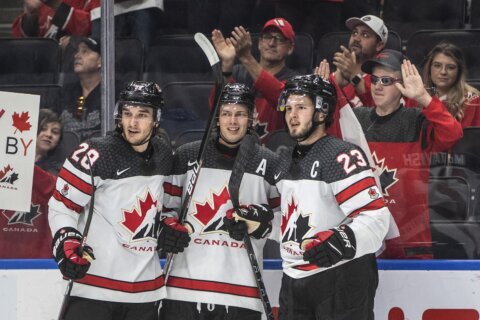 US beats Swiss 7-1 to improve to 2-0 in world junior hockey