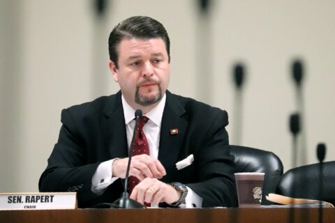 Settlement requires Arkansas senator to unblock critics