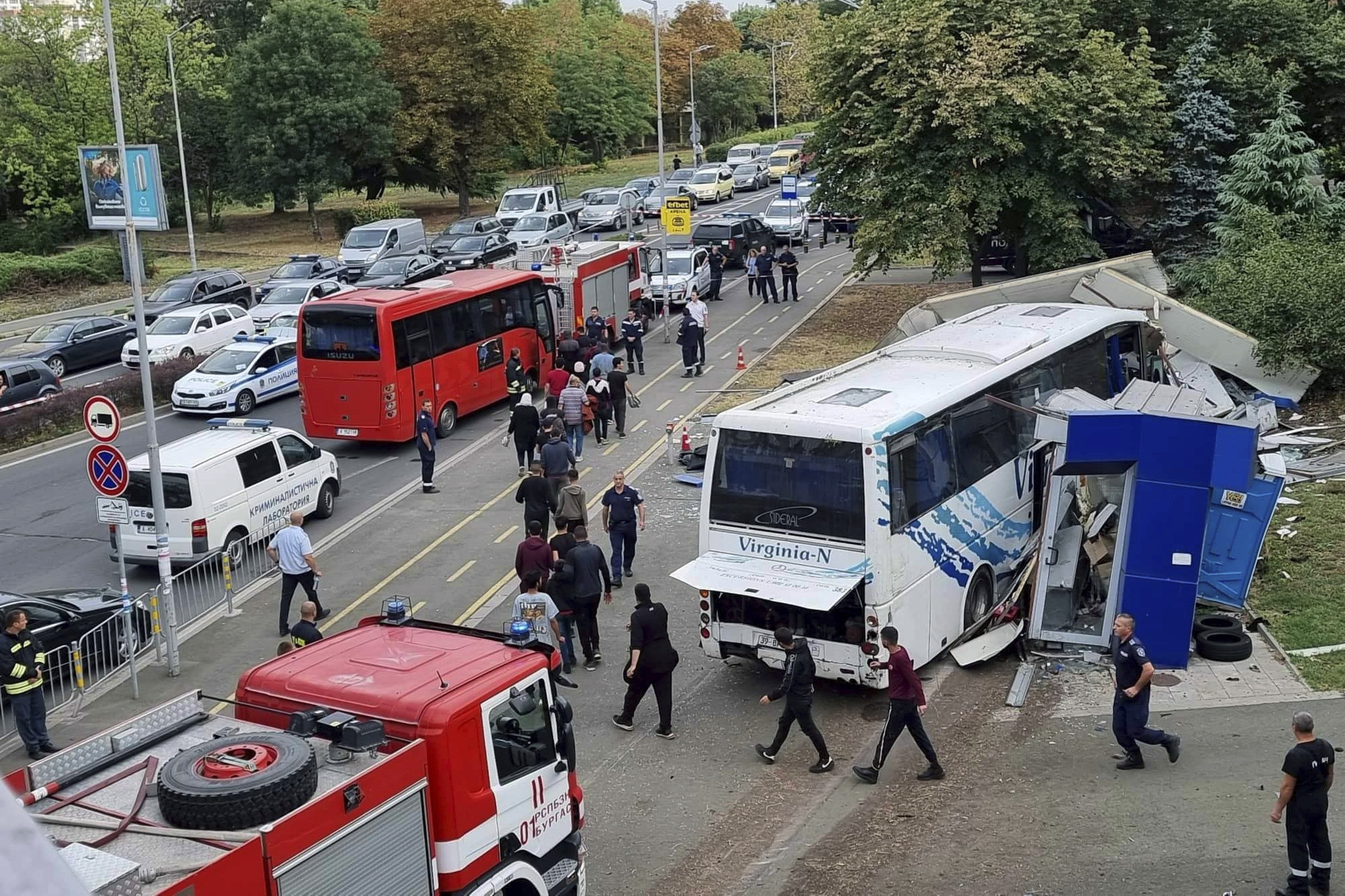 Български полицаи убиха 2-ма след превишена скорост на автобус с мигранти