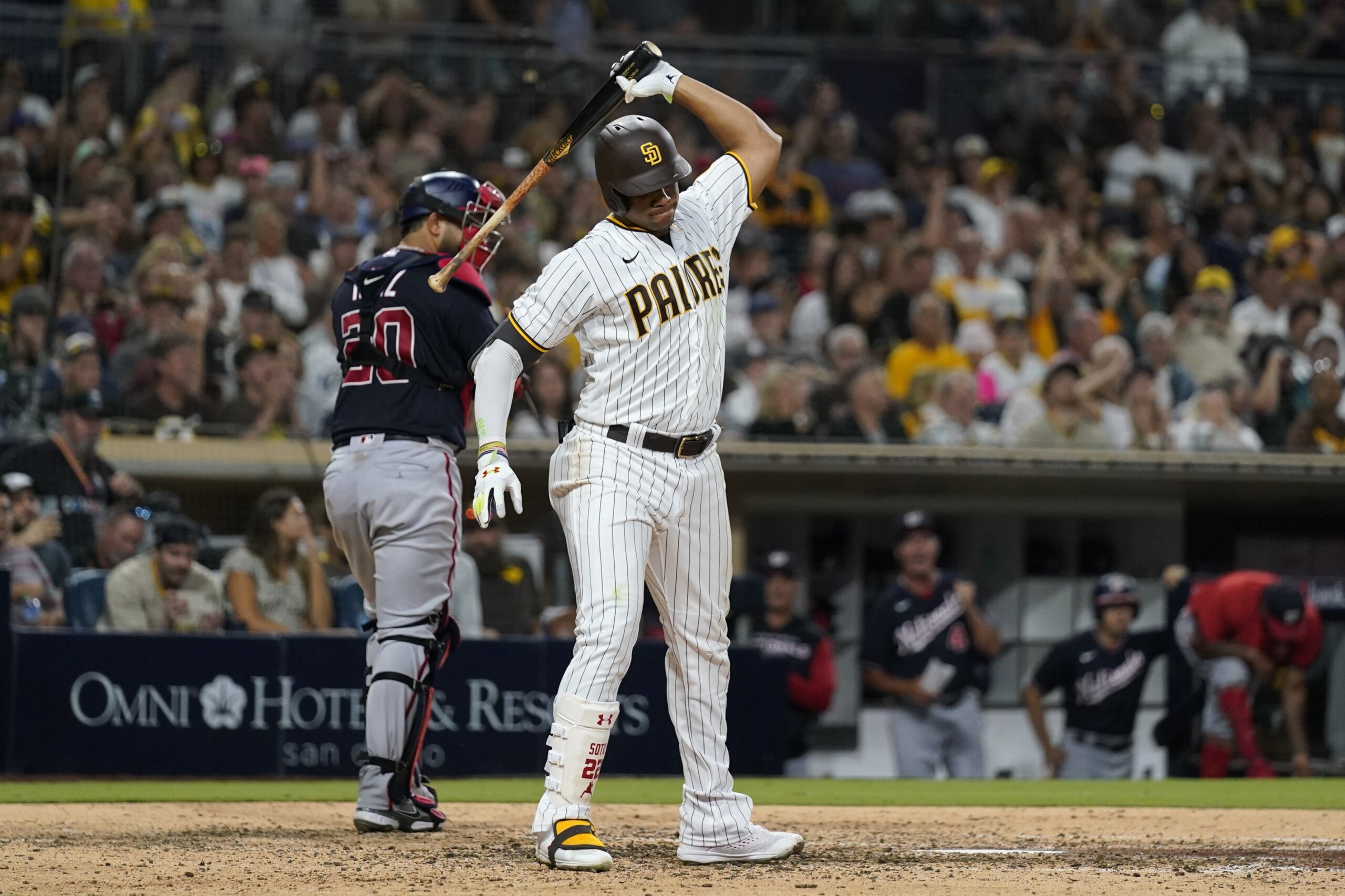 Juan Soto hits a 3-run homer in the ninth, and Padres rally to