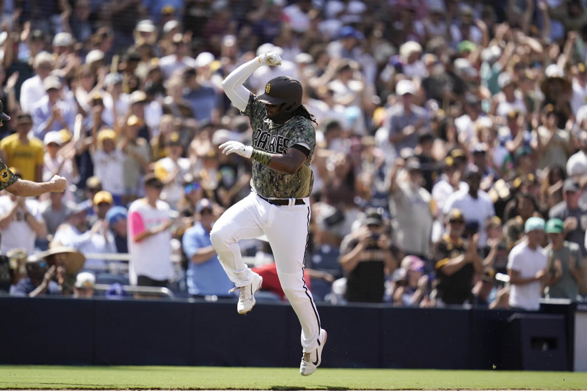 Bell hits 2-run HR, Manaea goes 7, Padres top Nationals 2-1 - WTOP
