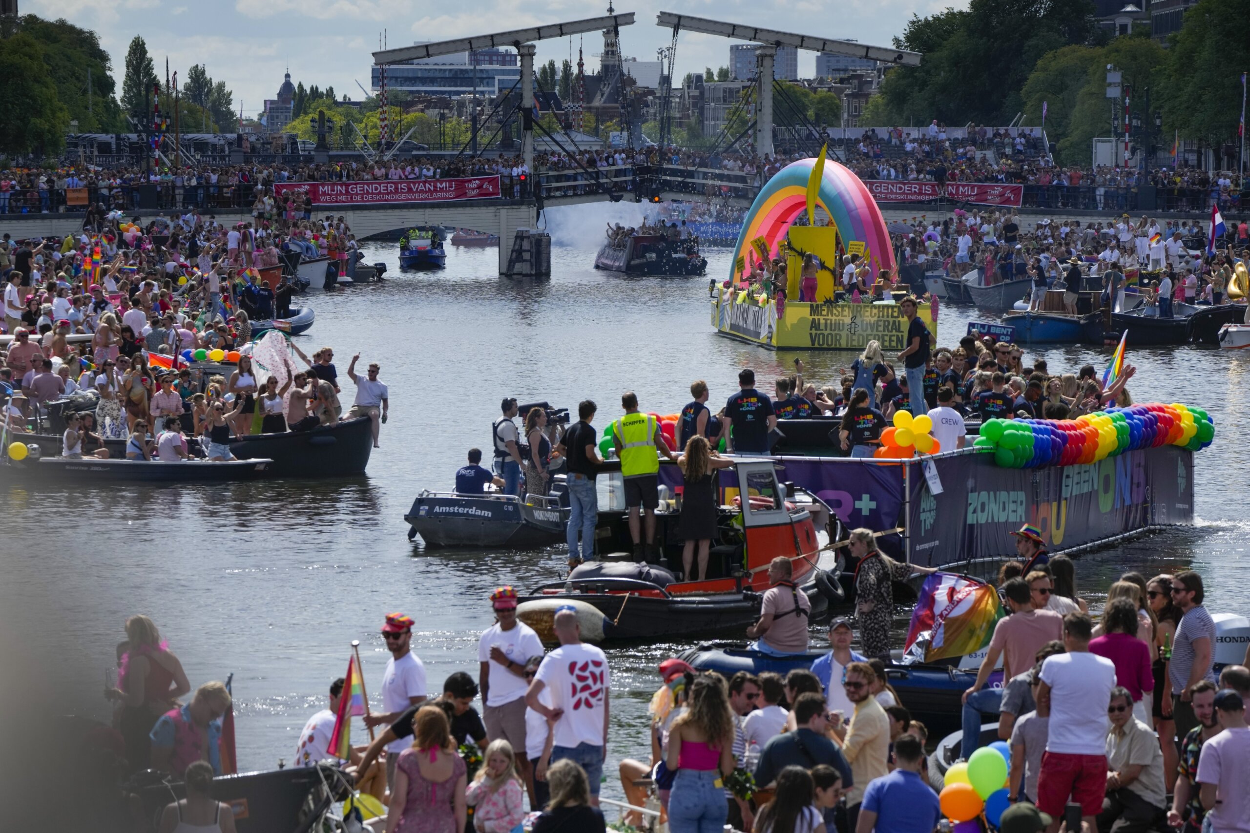 Pride On The Canal Huge Crowds At Amsterdam Water Parade Wtop News