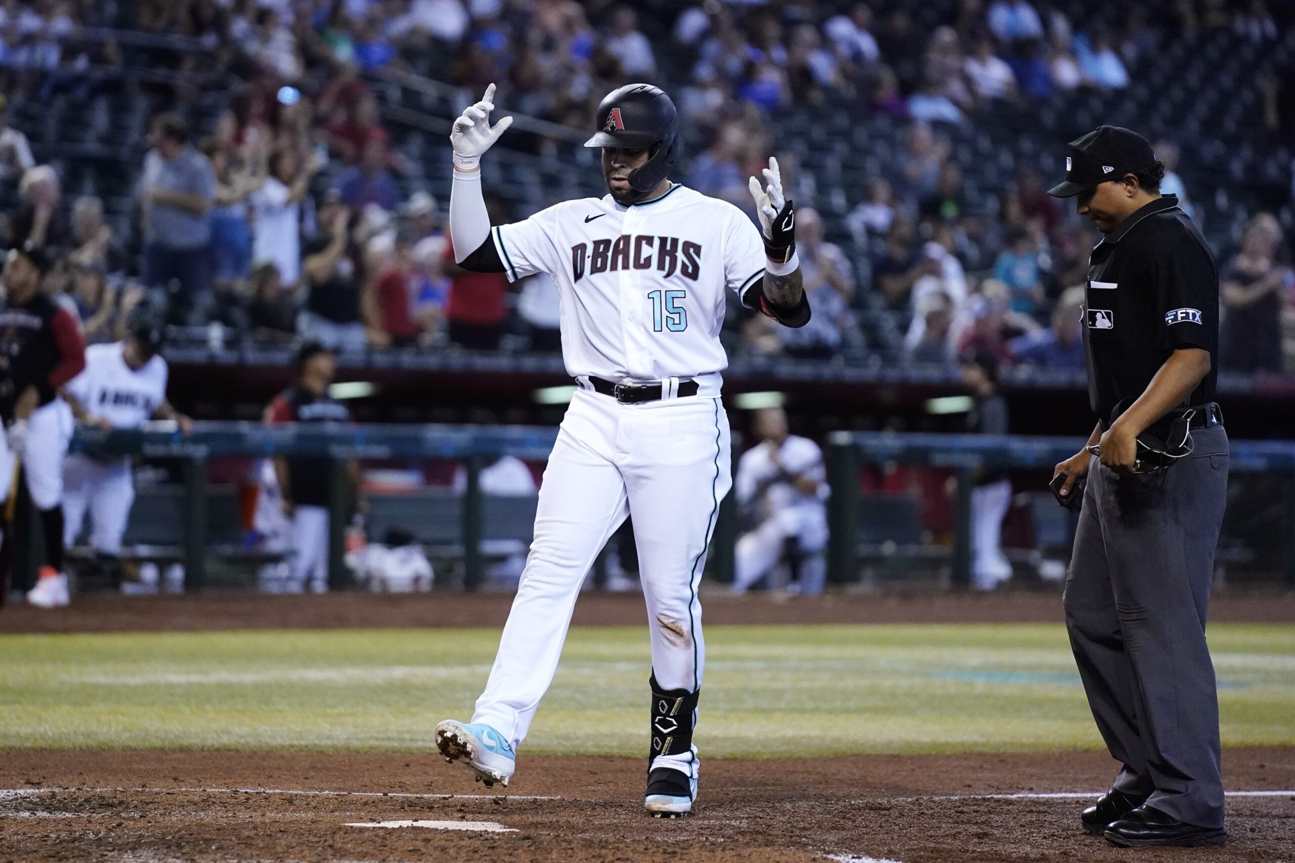 Diamondbacks blow open close game in 7th to beat Pirates 9-3 - NBC