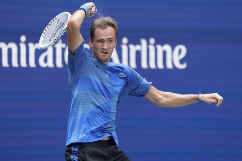 US Open champs Medvedev, Murray win; Ukrainian stuns Halep