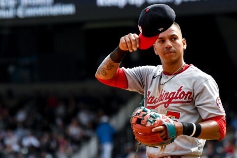 Nationals make first move of MLB trade deadline, ship Ehire Adrianza to Braves