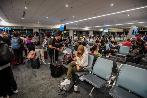 More than 860 US flights canceled, 4,000 delayed on Sunday
