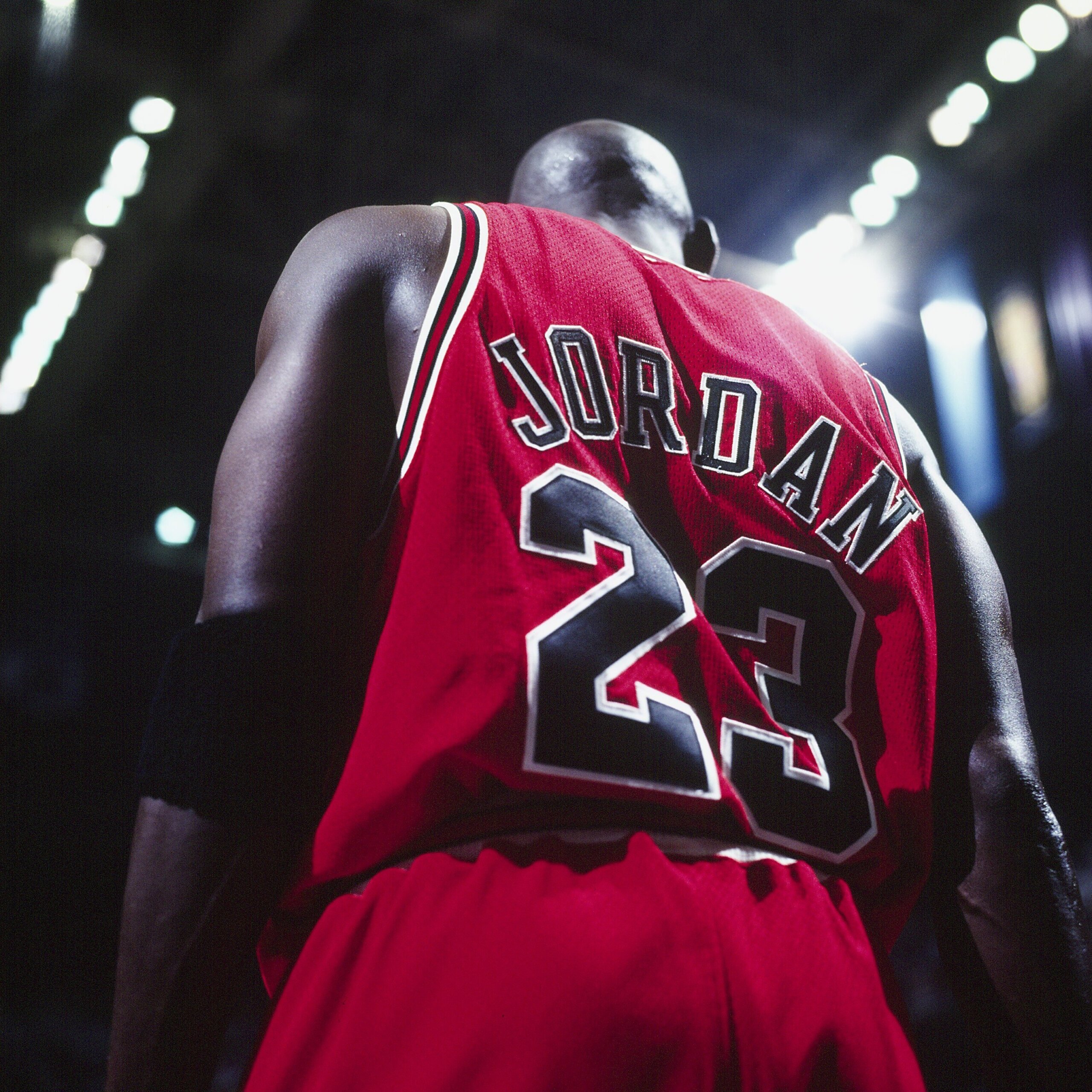 Bulls' Michael Jordan 1998 NBA Finals sneakers get record-tying bid