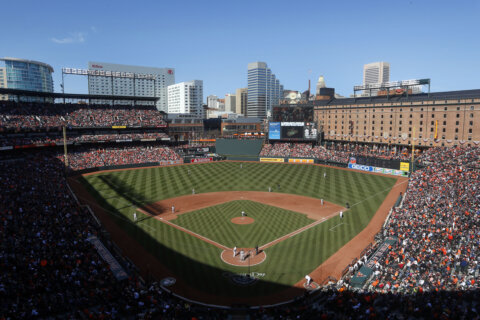 Memo: Orioles CEO looks forward to signing new lease to stay in Baltimore