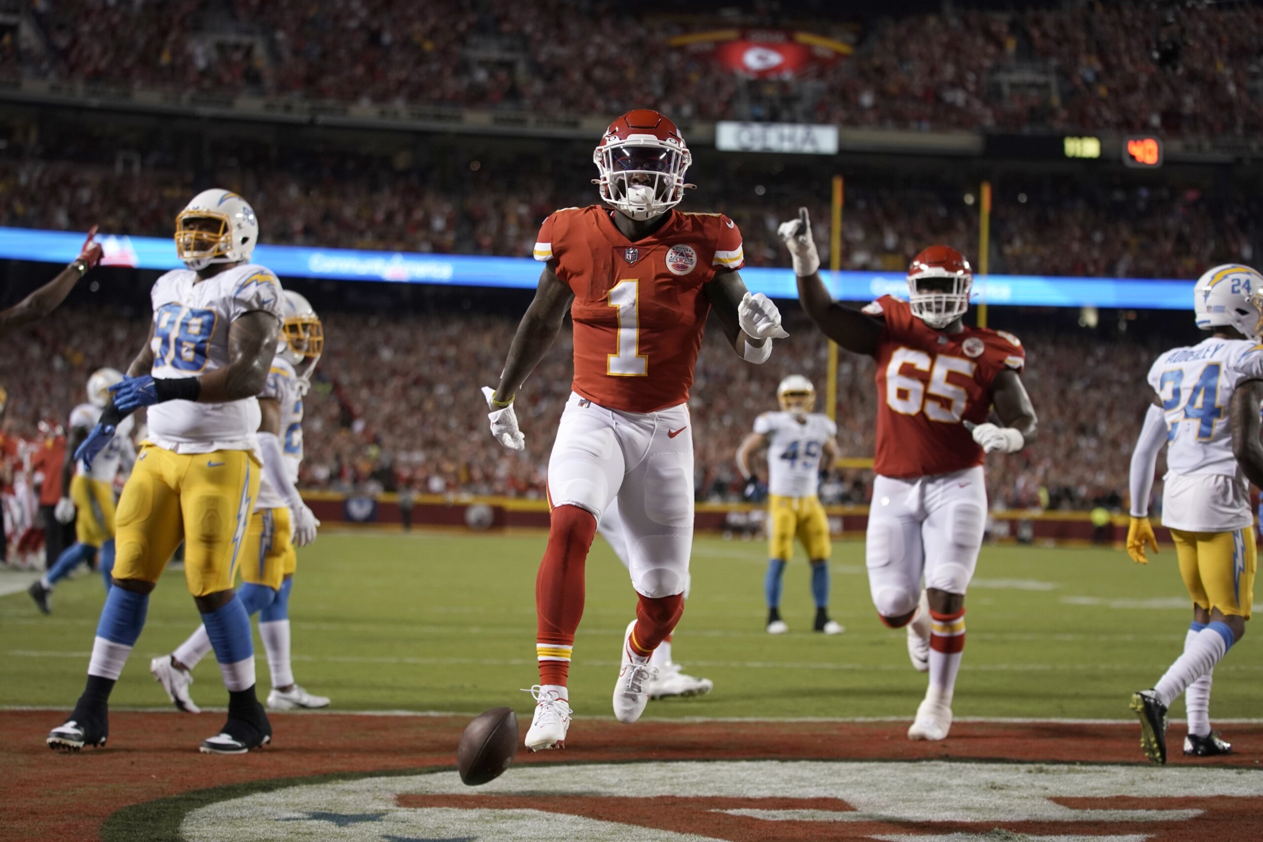 Kansas City rallies to beat L.A. Chargers 27-24 in early AFC West