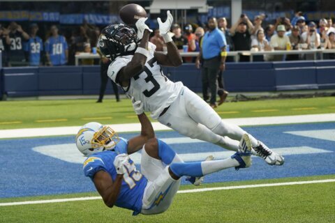 Chargers place WR Guyton on IR, claim LB Tuszka off waivers