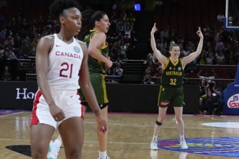 Australia hands Canada its first loss of World Cup, 75-72