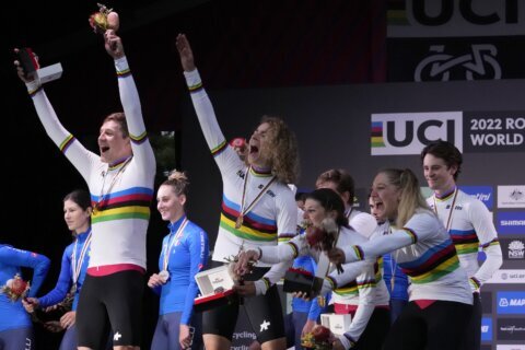 Olympic champ Van Vleuten breaks elbow at cycling worlds