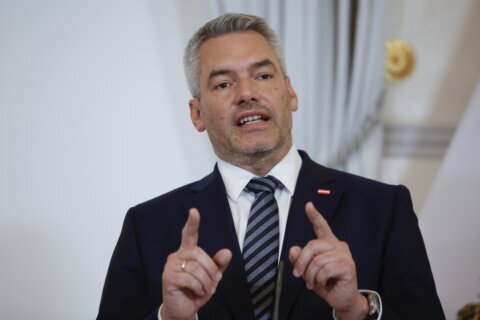 Austria to launch checks at Slovak border to stop migrants