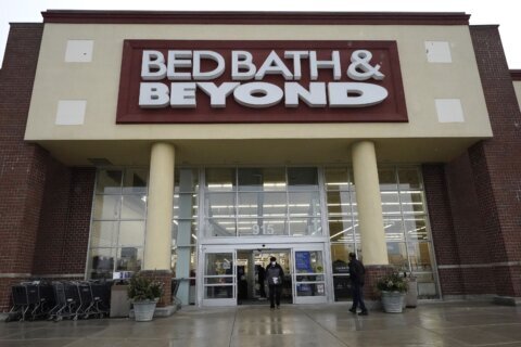 Bed Bath & Beyond 2Q sales fall but meet Street’s view