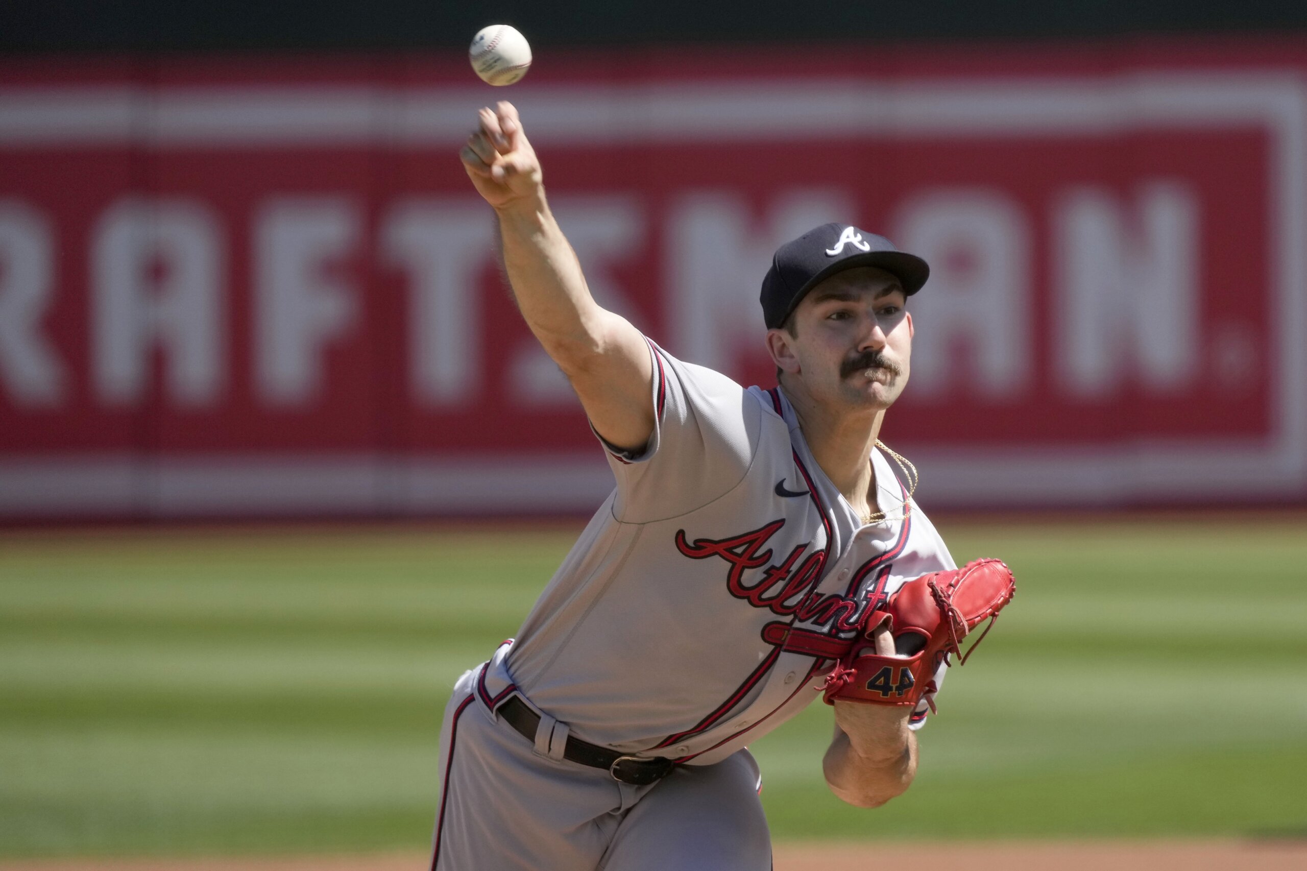 Mets launch 3 homers to beat MLB-leading Braves 10-4 for 7th win in 9 games