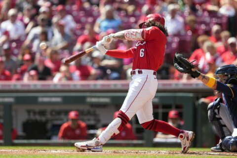 Steer’s go-ahead homer lifts Reds past Brewers 2-1
