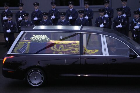 Live updates: Queen’s coffin arrives at Buckingham Palace