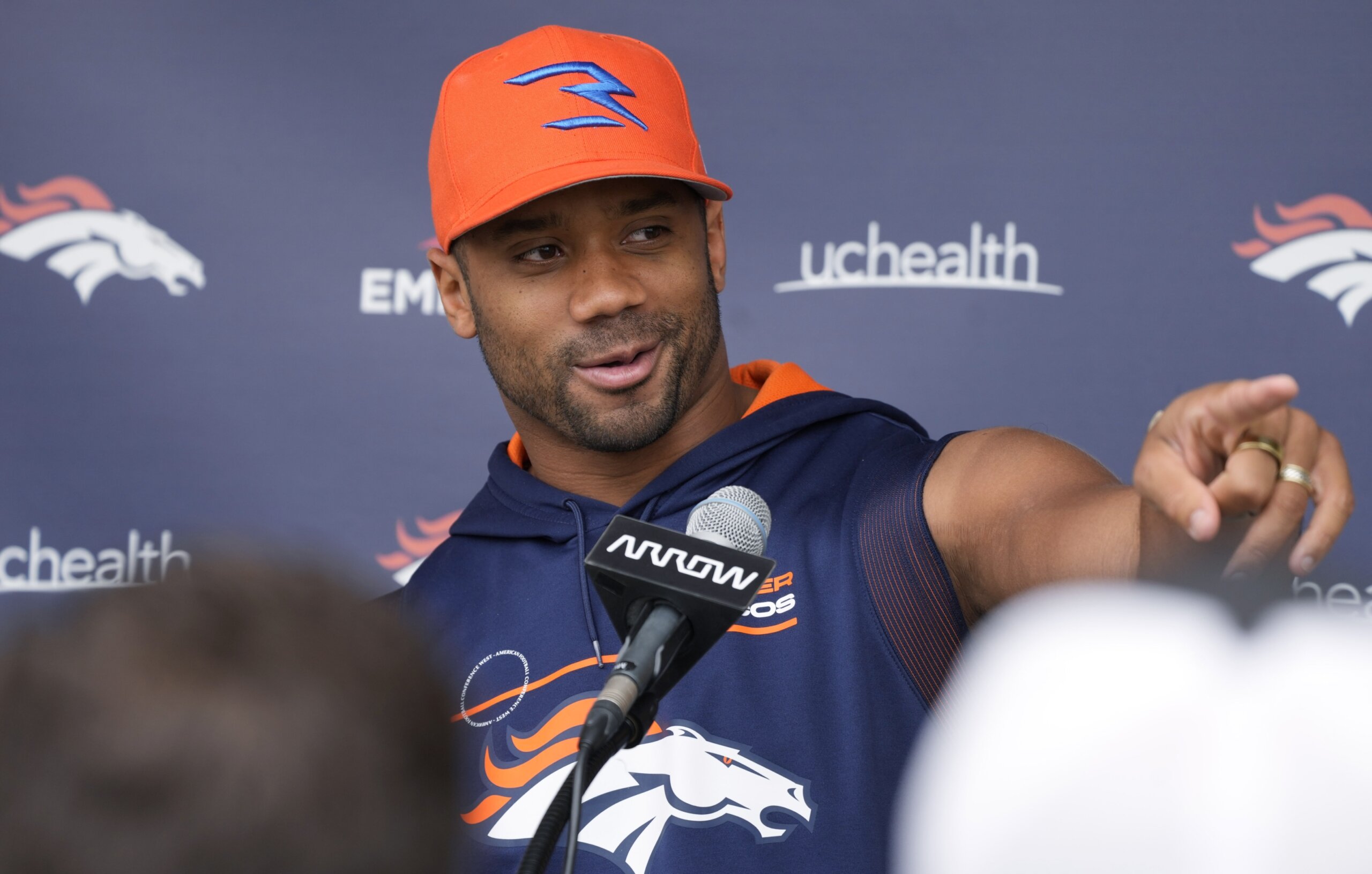 Broncos' Hackett expects QB Russell Wilson to face Chargers