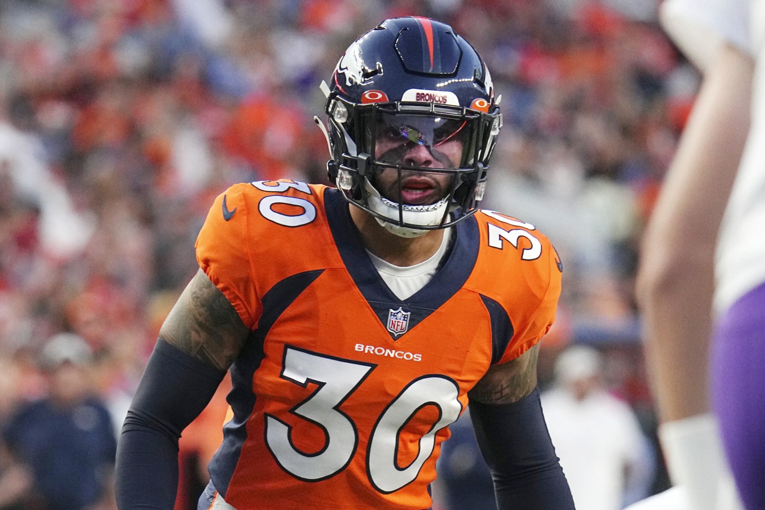 Sterns fills in at safety for injured Broncos leader Simmons - WTOP News