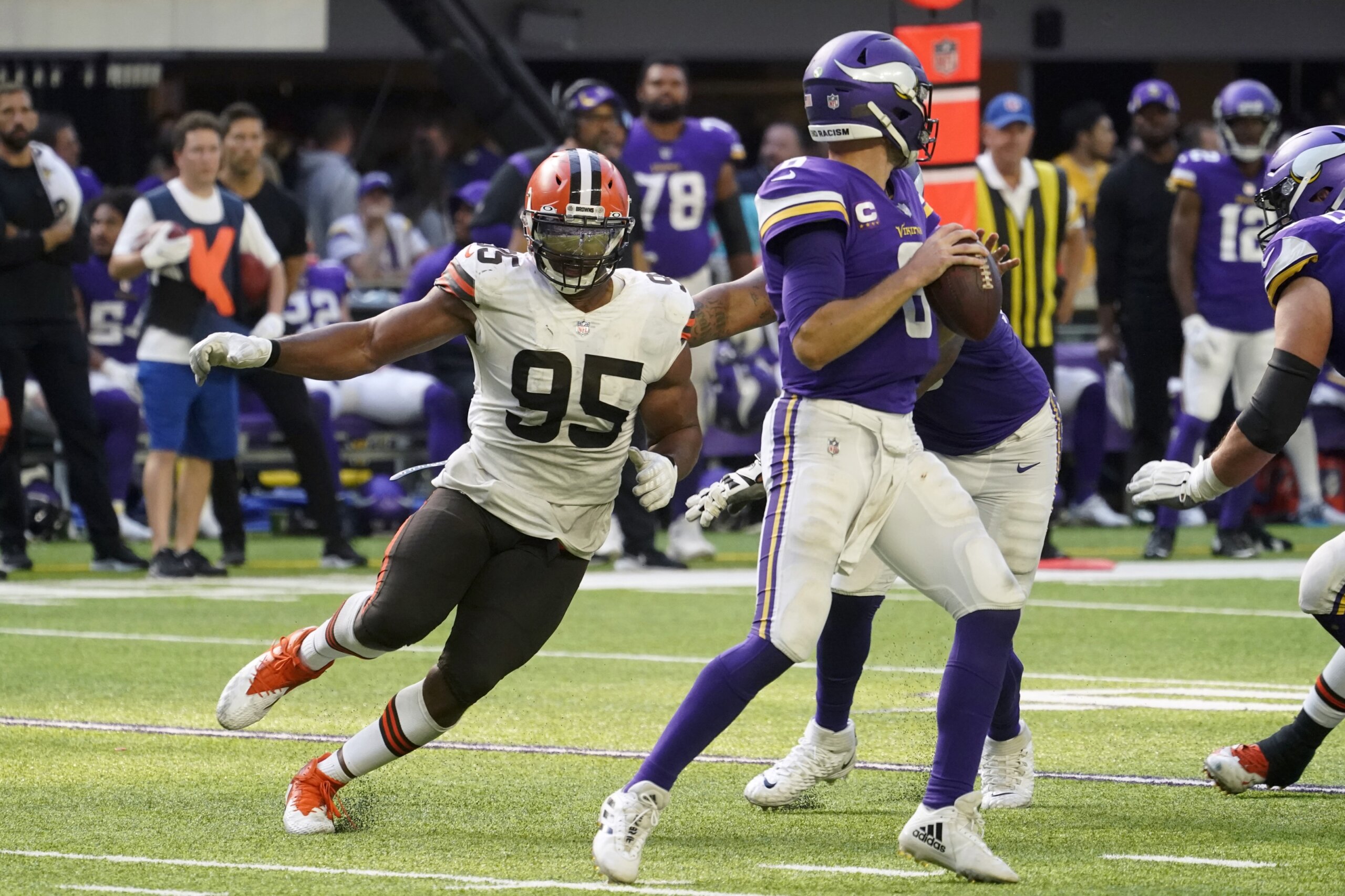 Browns defensive star Myles Garrett chasing greatness, hoping for picture  perfect season, National