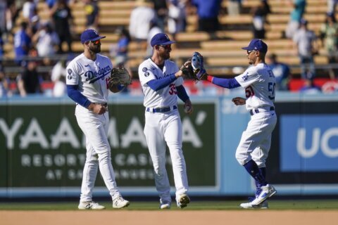 Grove helps Dodgers beat Cardinals 4-1 to clinch top NL seed