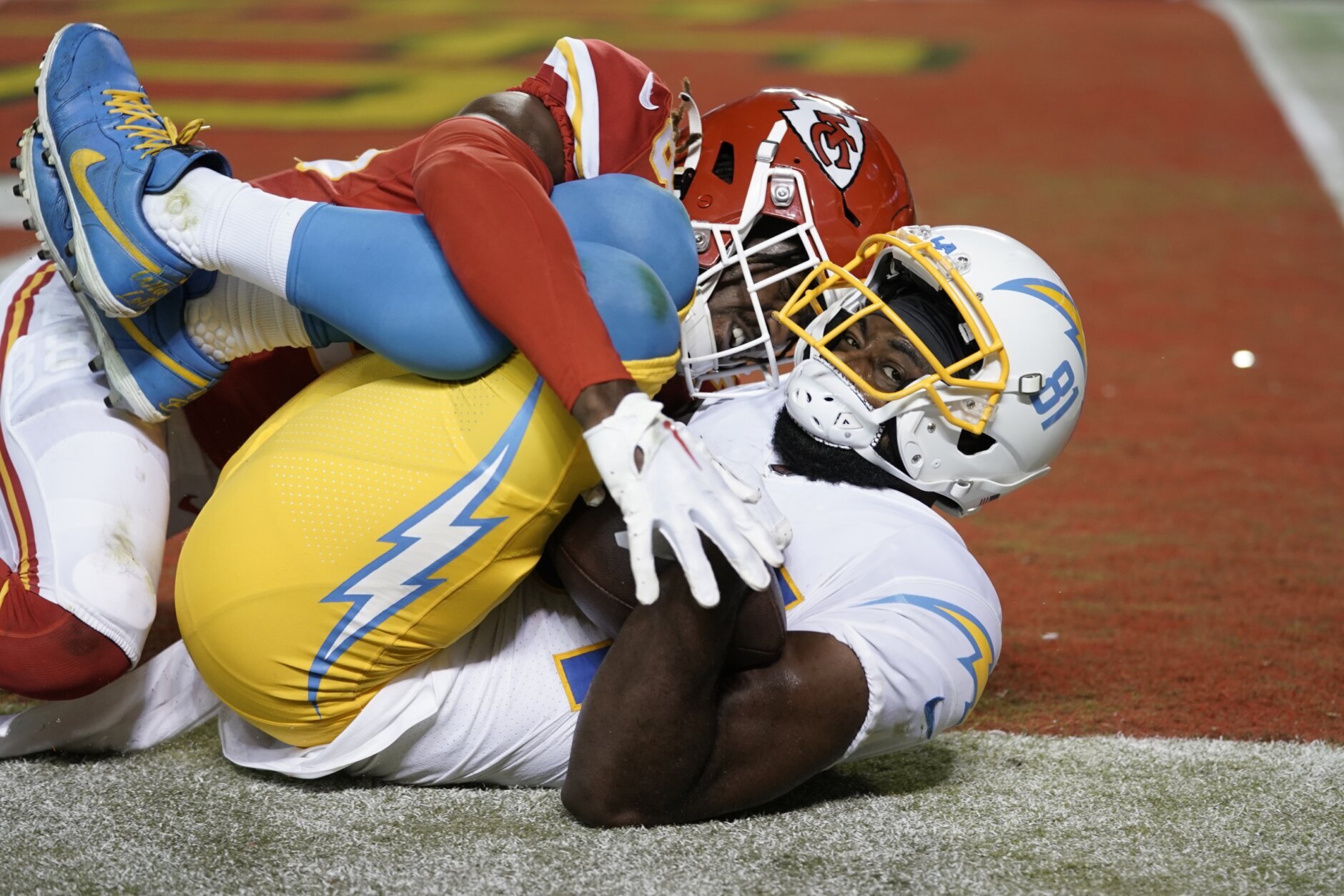 Chiefs rally past Chargers 27-24 in early AFC West showdown – The Denver  Post