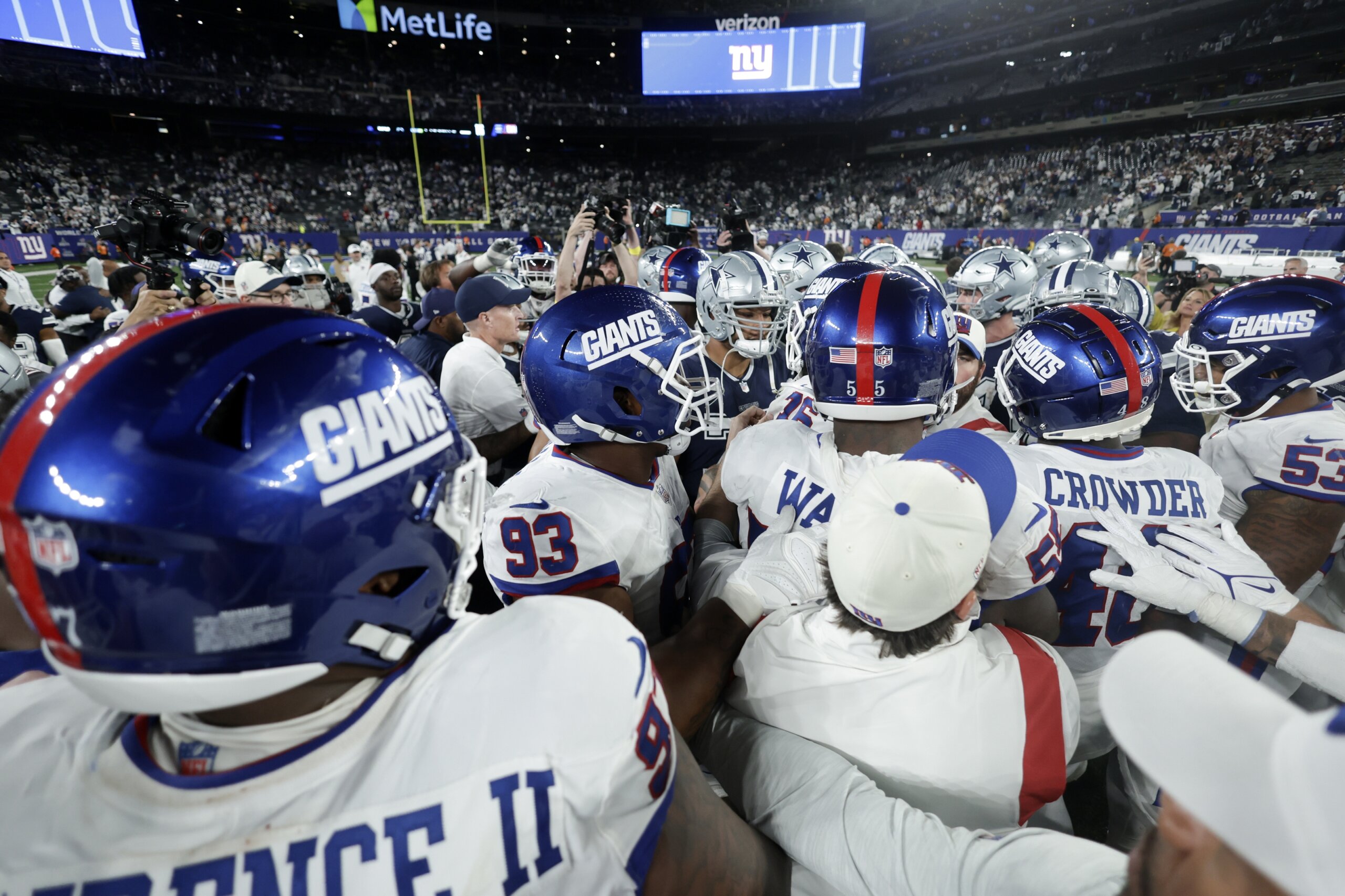 The Giants can't overcome injuries to Barkley and Thomas in a 30-12 loss to  the 49ers, Sports