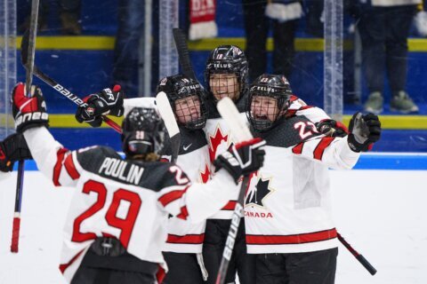 Canada edges U.S. 2-1 to win women’s hockey worlds