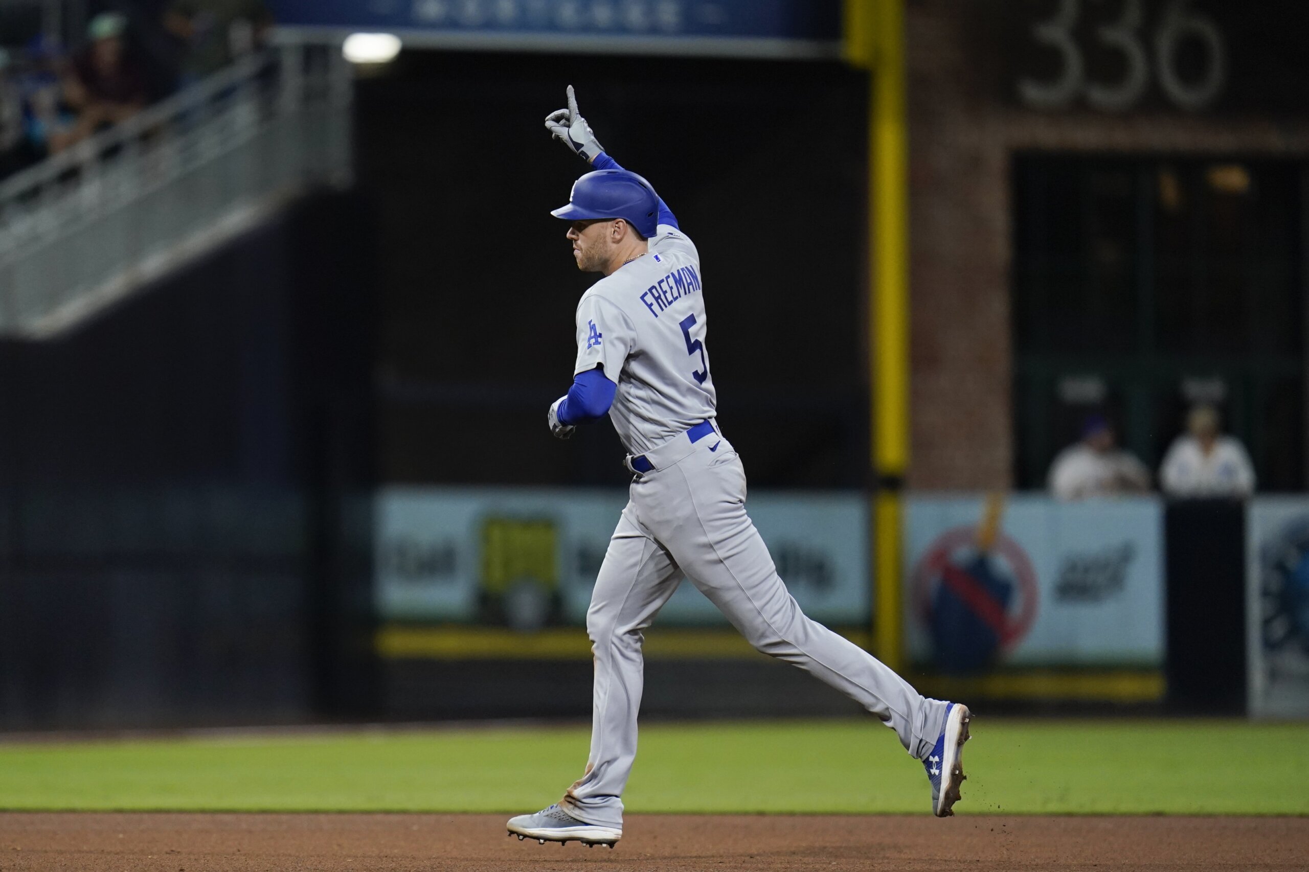 Freeman, Dodgers beat Padres 84; magic number down to 4 WTOP News