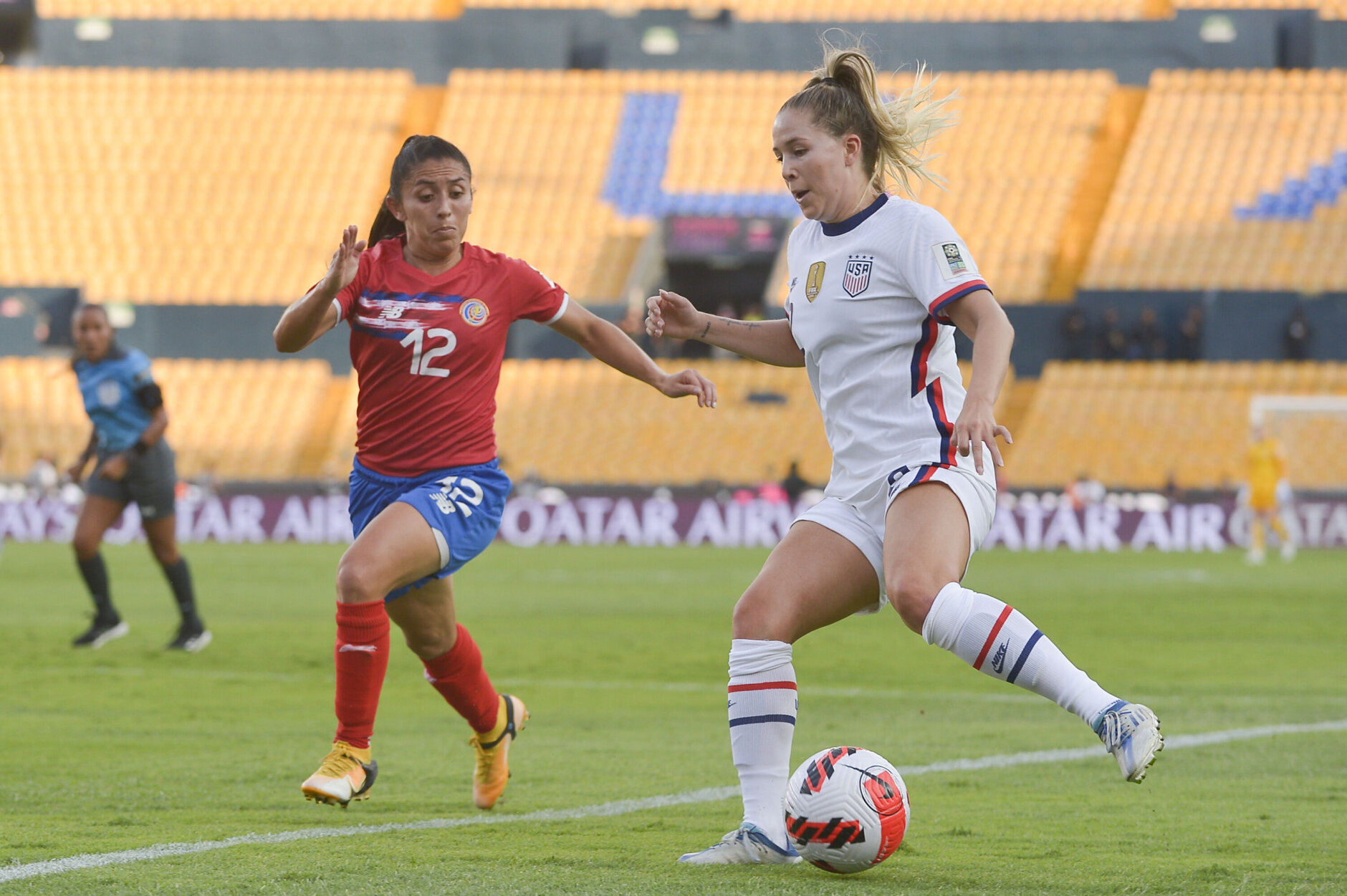 MONTERREY, MEXICO - JULY 14: Ashley Sanchez of USA fights for the ball with Lixy Rodríguez of Costa Rica  during the semifinal between United States and Costa Rica as part of the 2022 Concacaf W Championship at Universitario Stadium on July 14, 2022 in Monterrey, Mexico. (Photo by Azael Rodriguez/Getty Images)