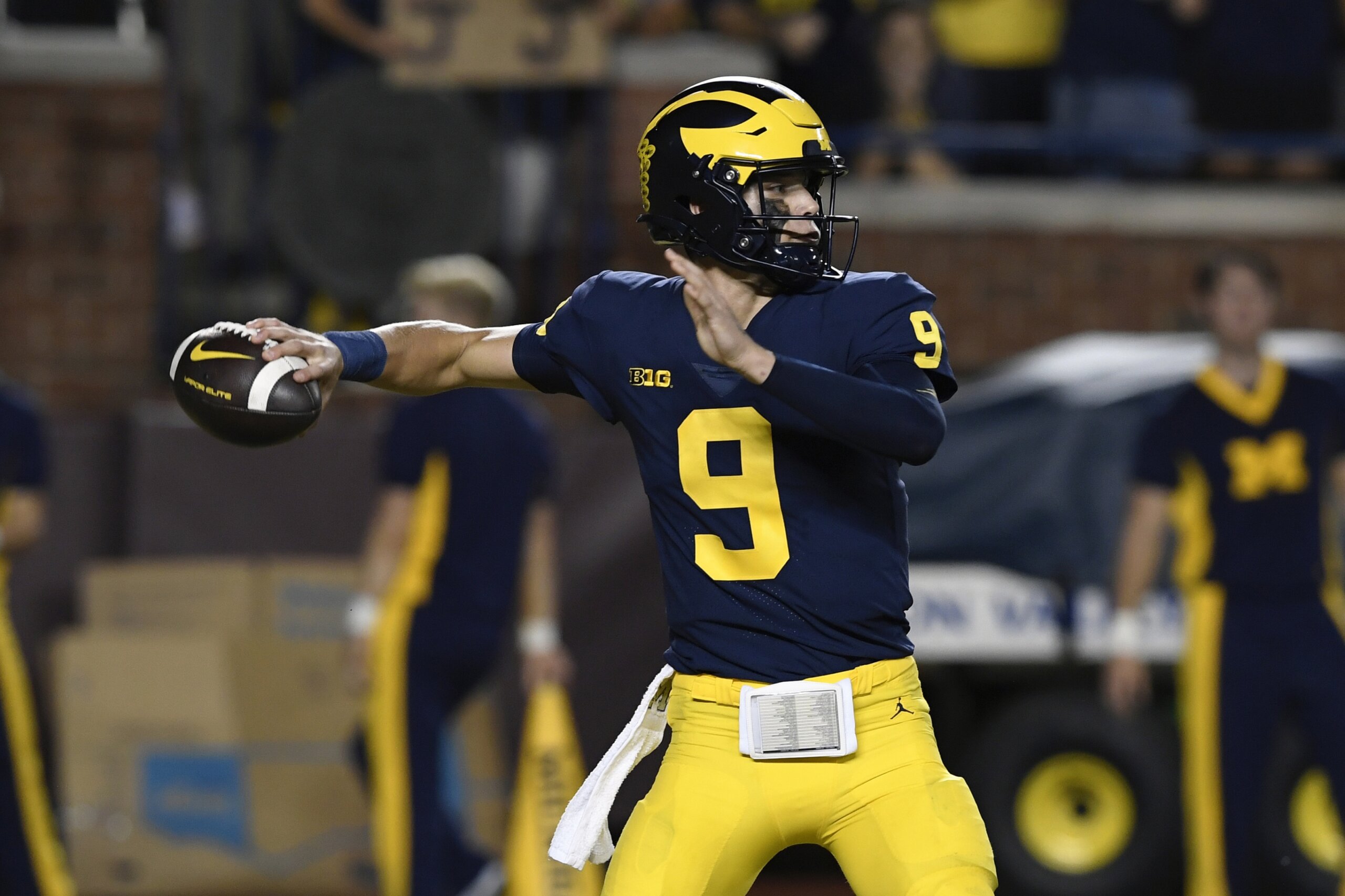 j-j-mccarthy-becomes-qb1-no-4-michigan-tops-hawaii-56-10-wtop-news