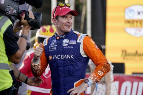 Dixon still in IndyCar title fight despite Indy 500 gaffe
