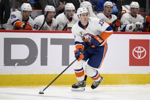 Islanders agree to terms with Barzal on 8-year extension