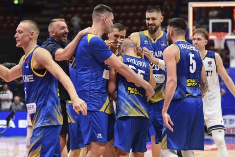 Ukraine rallies in the end, tops Estonia 74-73 at EuroBasket