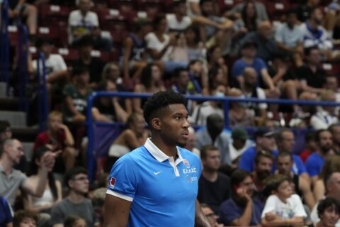 Giannis rests as Greece makes the EuroBasket knockout stage