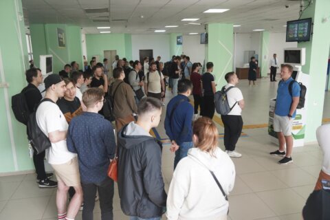 Officials say 98,000 Russians enter Kazakhstan after call-up