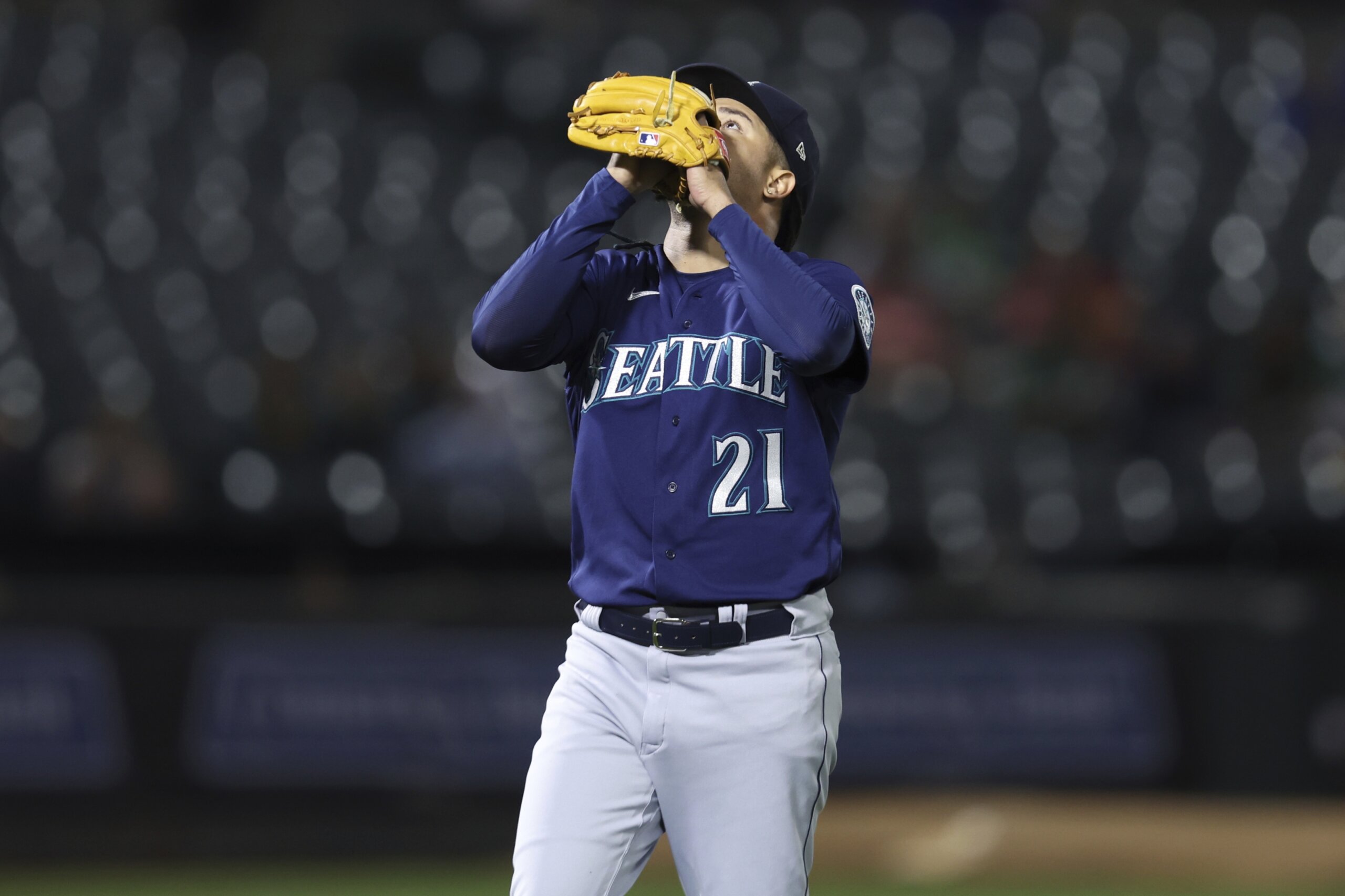 Castillo, Mariners agree to 108M, 5year deal through ’27 WTOP News