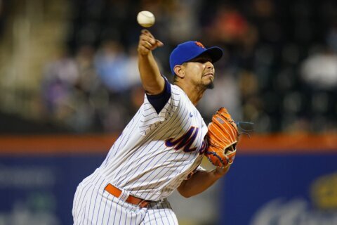 Carrasco struggles again, Mets fall into 1st-place tie