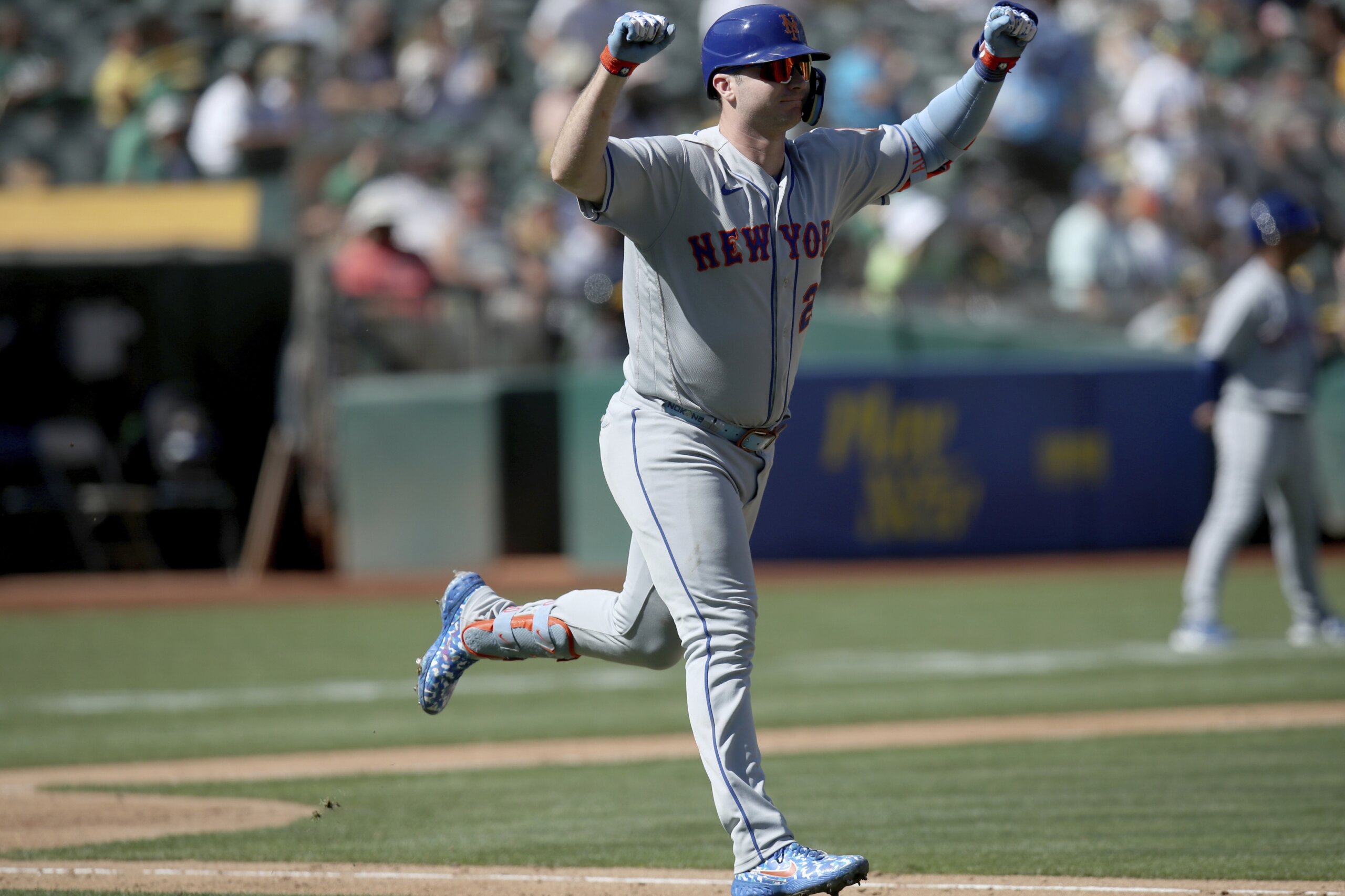 Alonso sets team RBI mark; Scherzer, Mets top A’s, hold lead