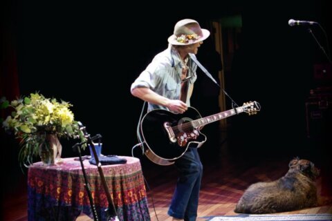 Review: Cosmic comic Todd Snider shares stories and hilarity