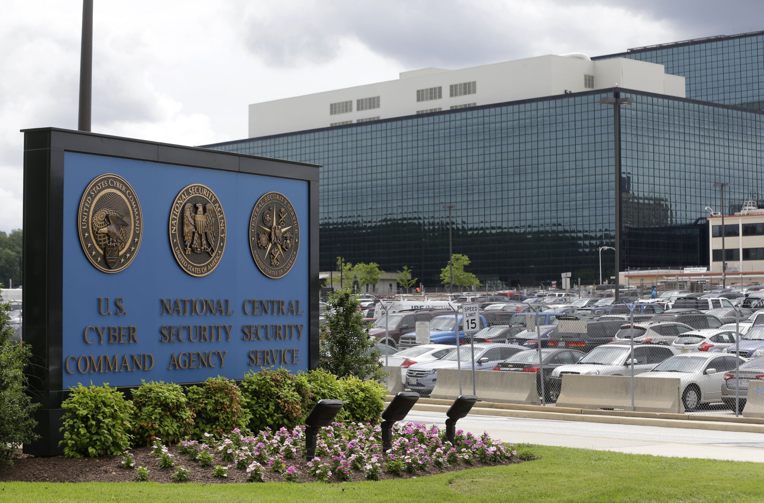 Ex Nsa Worker Charged With Trying To Sell Us Secrets Wtop News