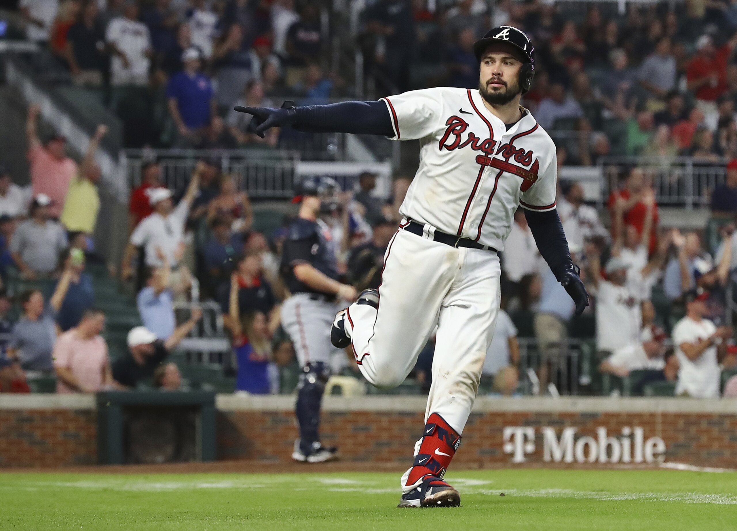Swanson's walk-off homer gives Braves 7-6 win over Nationals