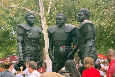 Oklahoma honors defensive stars Selmon brothers with statue